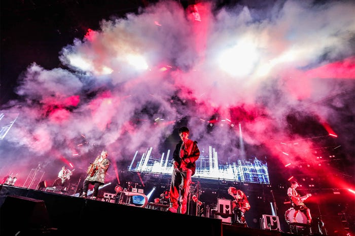 山田孝之 Uverworldライブにサプライズ出演 新曲 来鳥江 コラボ解禁 モデルプレス 山田孝之 Uverworldライブにサプライズ出演 新曲 来鳥江 コラボ解禁 モデルプレス