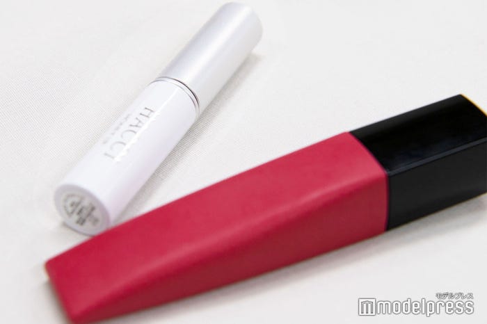 村瀬紗英のリップメイクアイテム (C)モデルプレス
