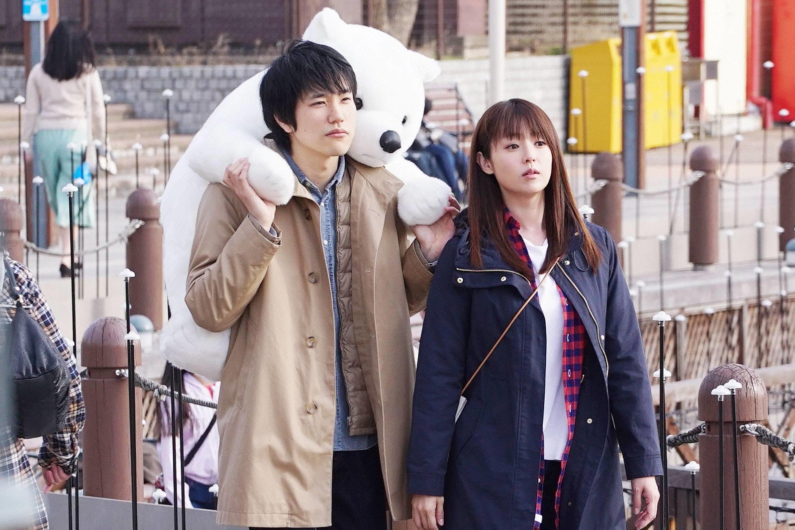 松山ケンイチ、深田恭子／「隣の家族は青く見える」第7話より（C）フジテレビ