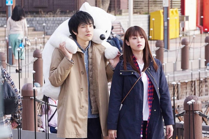 松山ケンイチ、深田恭子/「隣の家族は青く見える」第7話より(C)フジテレビ