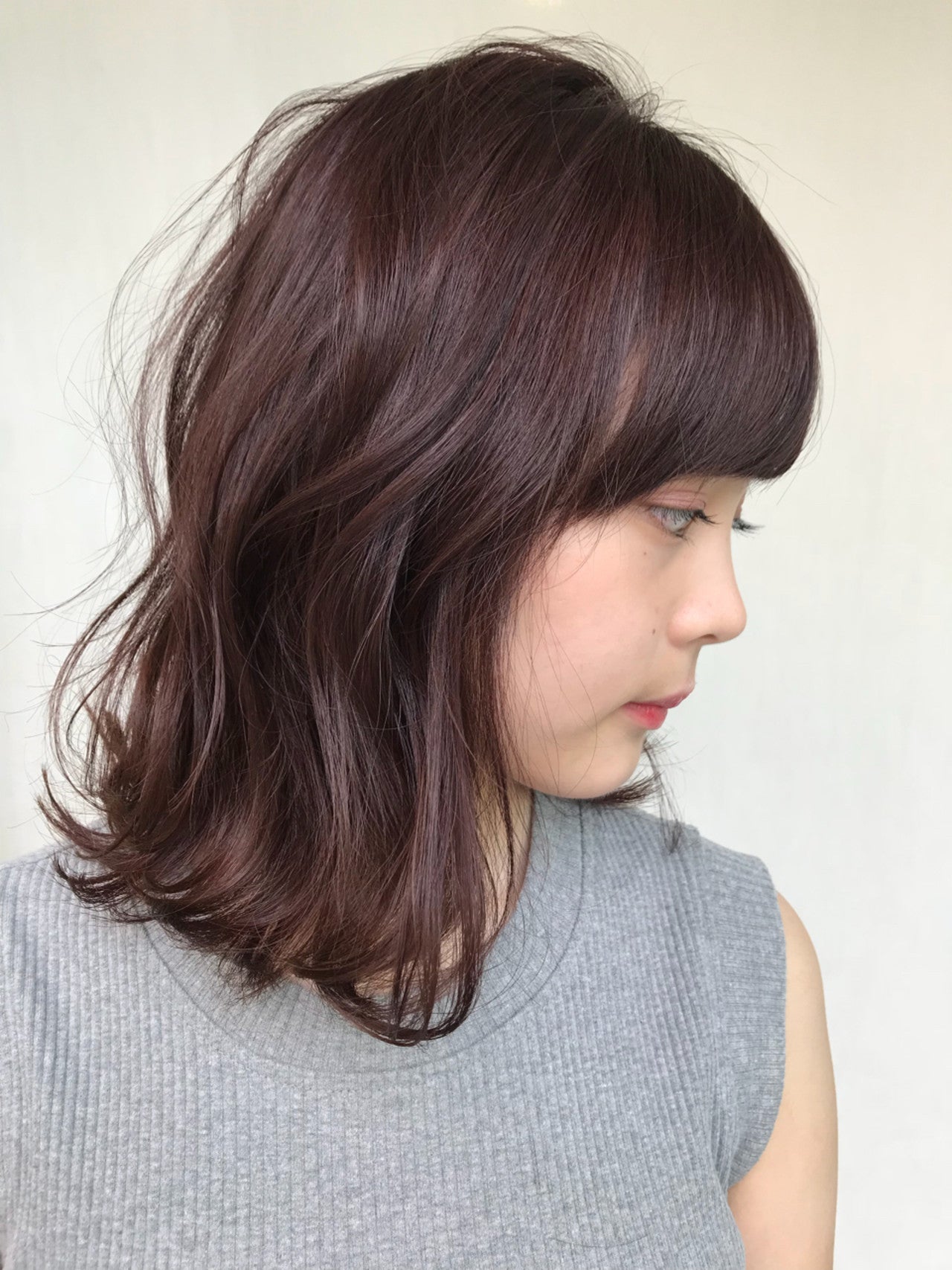 暗髪でも軽やか♡清楚できれいめな大人のヘアスタイル モデルプレス