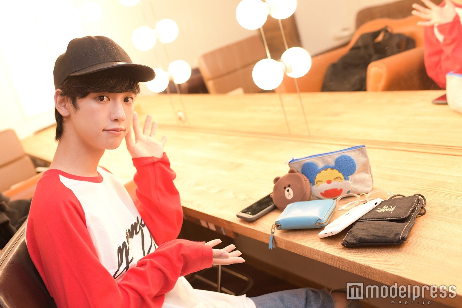 ゆうたろうさんのバッグの中身はキャラクターポーチなど可愛いアイテムがたくさん！（C）モデルプレス