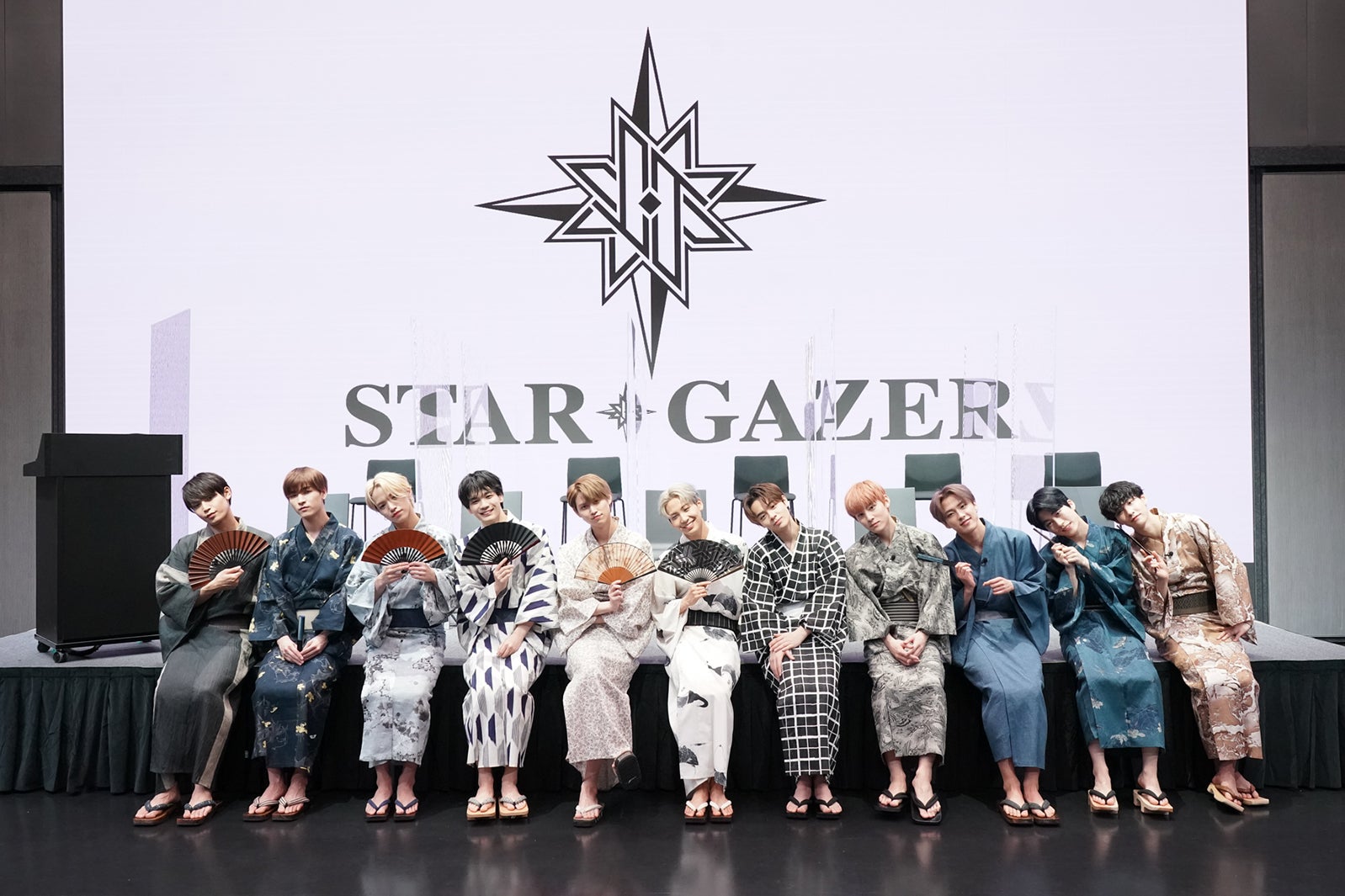 與那城奨、金城碧海、大平祥生、豆原一成、白岩瑠姫、川尻蓮、鶴房汐恩、川西拓実、河野純喜、佐藤景瑚（C）LAPONE ENTERTAINMENT 