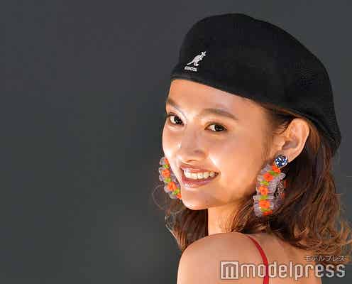 “驚異の10頭身”香川沙耶、水着でスラリ美脚あらわ<札幌コレクション2018>