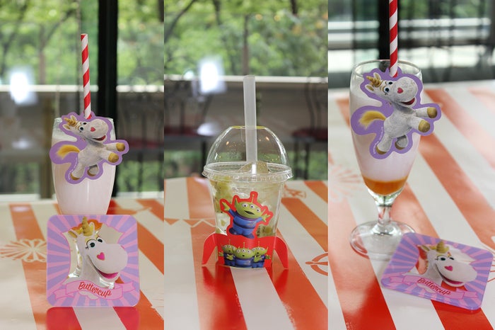 <バターカップ>ヨーグルトスムージー マンゴー風味　890円、＜エイリアン＞スペースクレーン・サイダー　990円（提供画像）