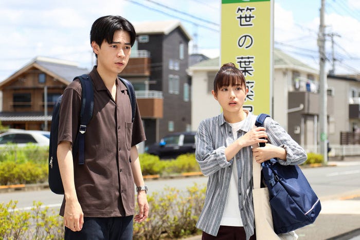 成田凌、石原さとみ/「アンサング・シンデレラ 病院薬剤師の処方箋」第8話より(C)フジテレビ