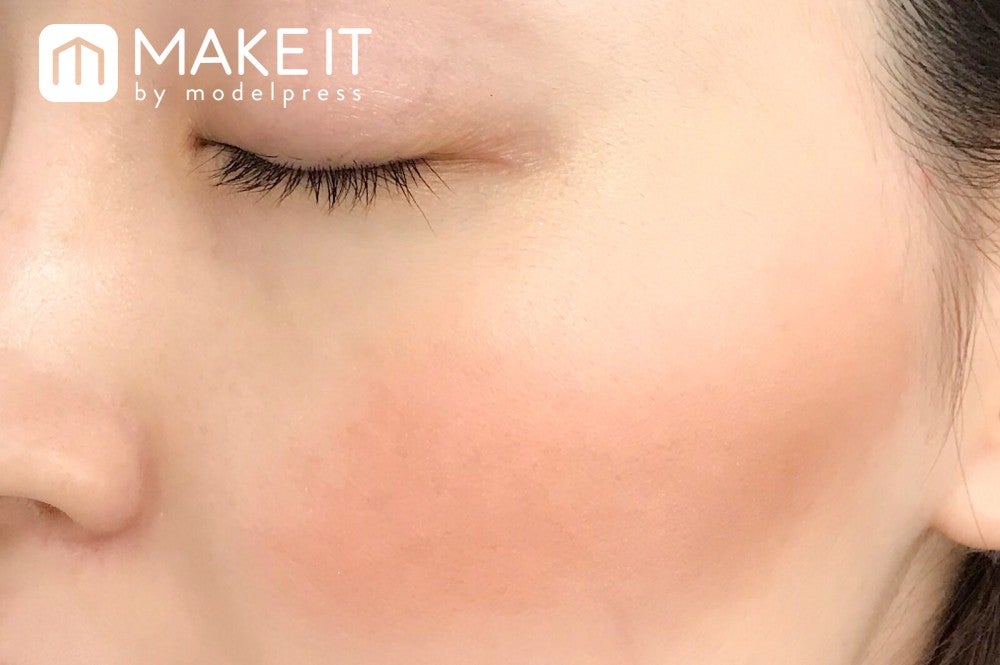 RMK／ストーンブロッサム ブラッシュ／03 レッドクレイ 使用 (C)メイクイット