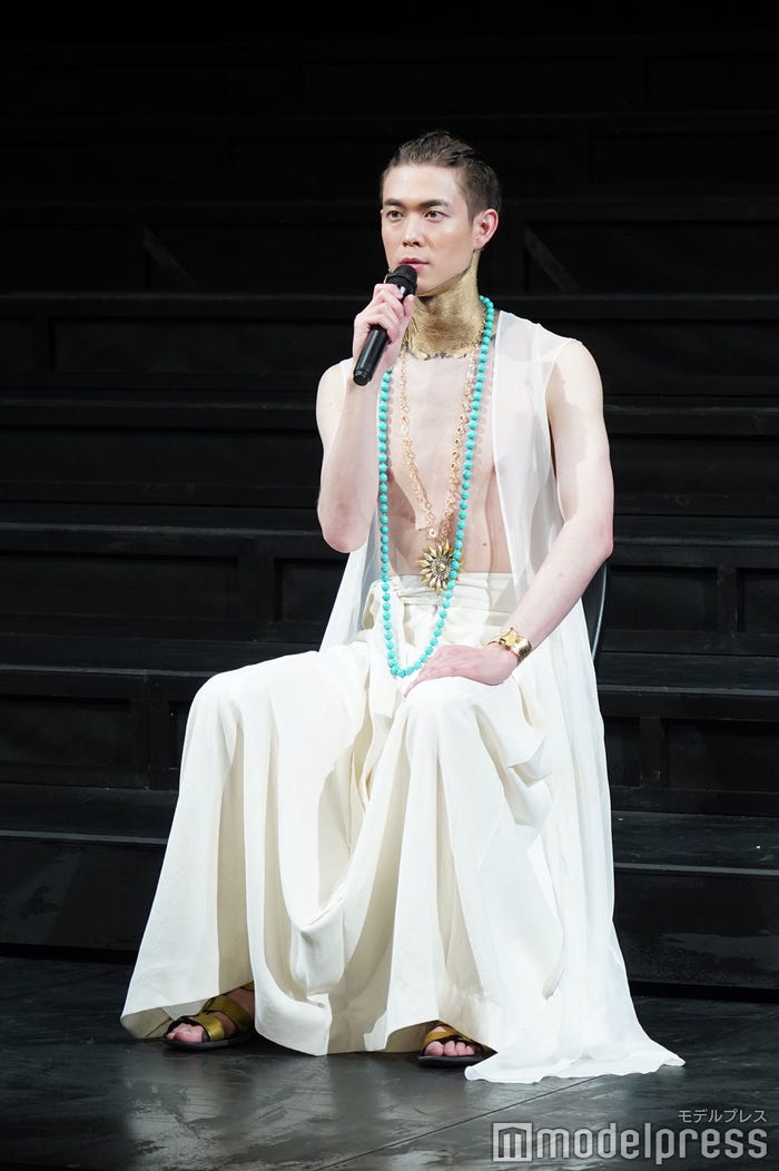 宮沢氷魚、渡辺謙(C)モデルプレス