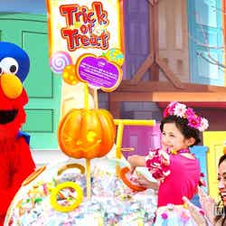 パークワイドではキャンディやスナック菓子つかみどり出来るトリック・オア・トリートを開催/画像提供:USJ