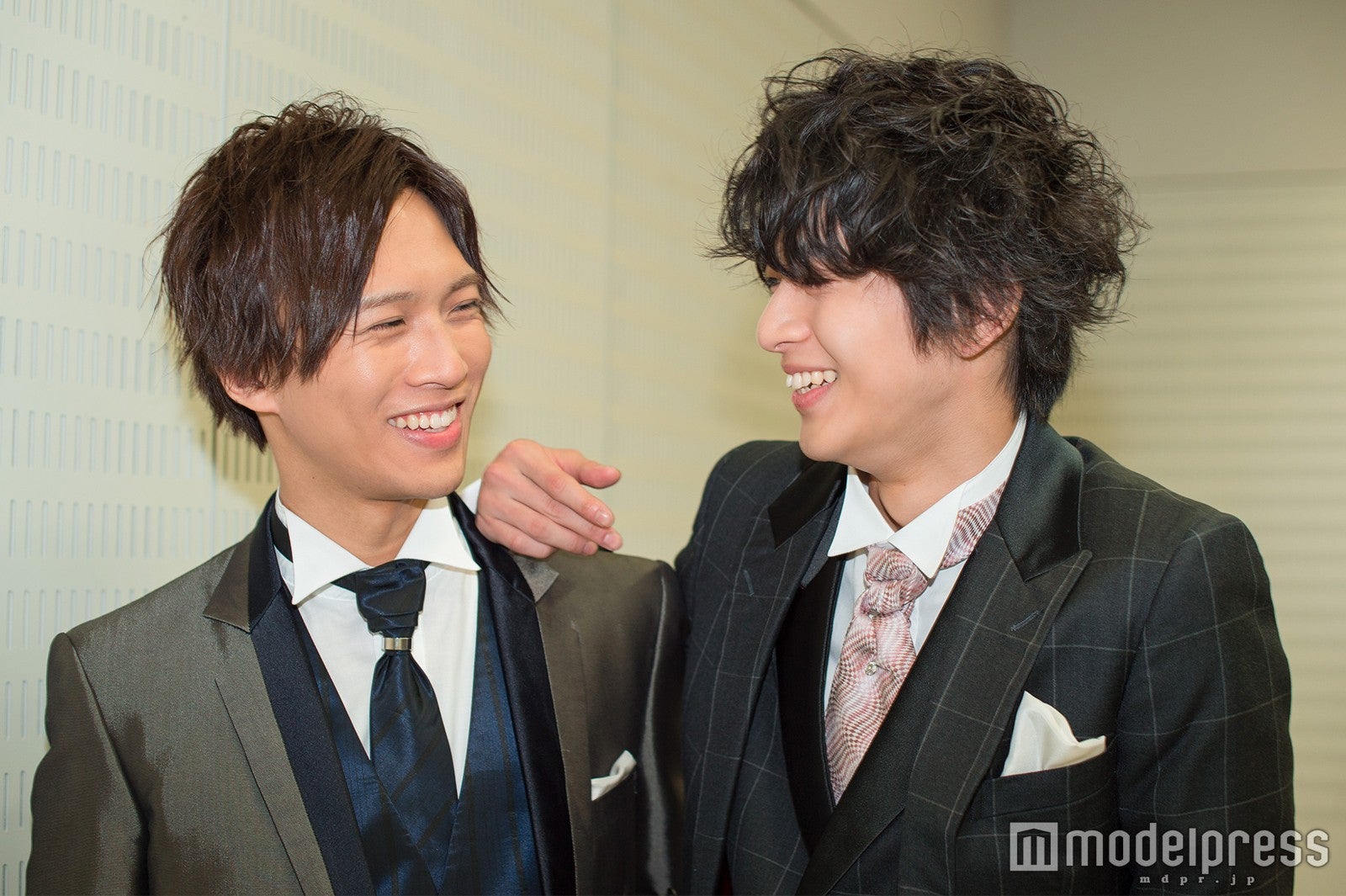 仲の良い雰囲気がインタビュー中も伝わってきました♪／岡田龍太郎＆飯島寛騎（C）モデルプレス