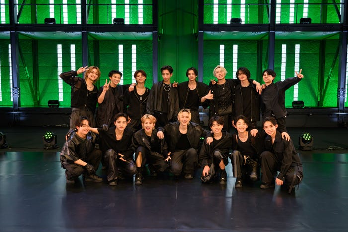 14人・SKY-HIとのパフォーマンス/写真提供:BMSG