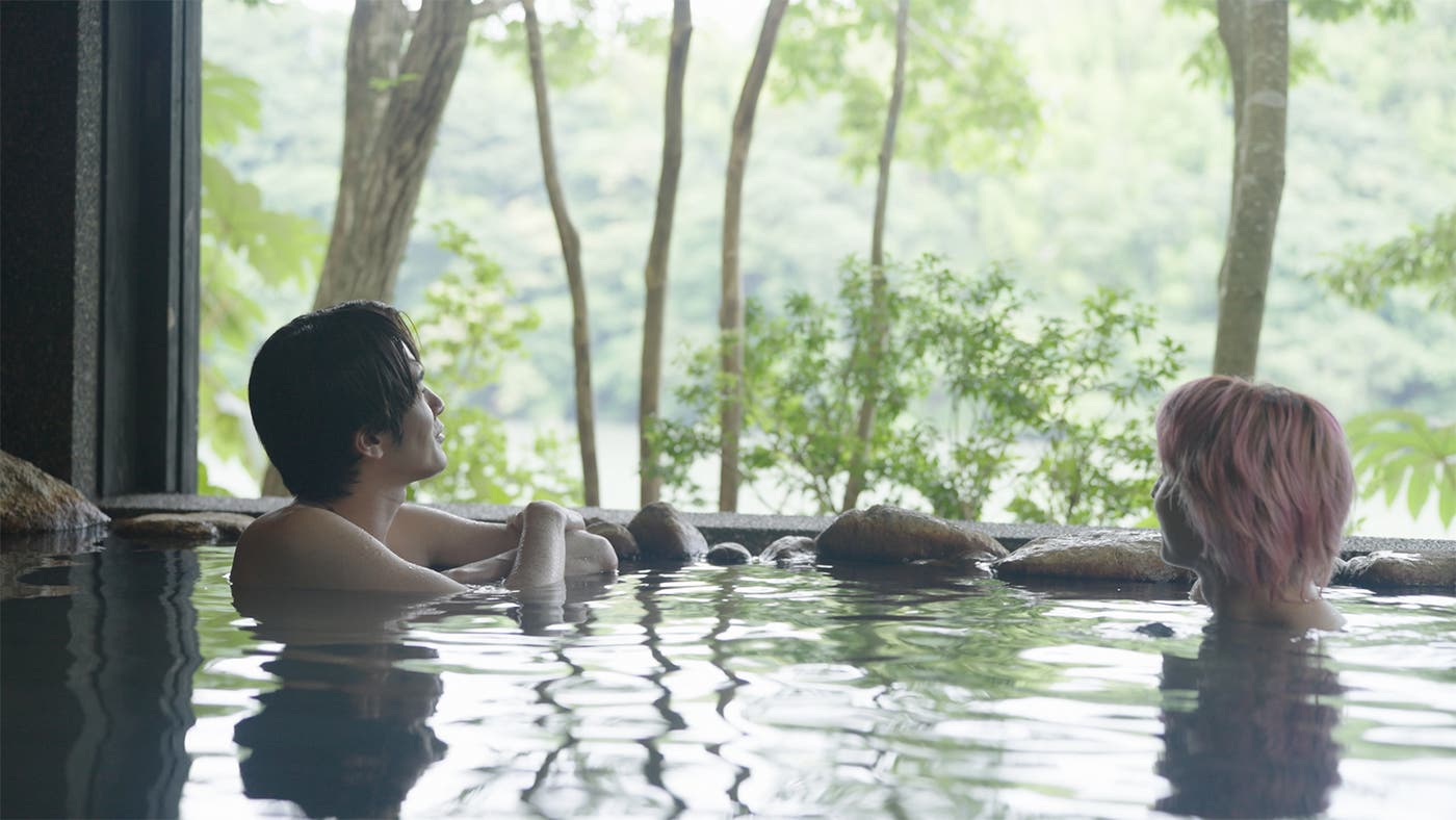 深澤辰哉、佐久間大介「旅するSnow Man/完全版 - Traveling with Snow Man -」 ディズニープラスで独占配信中(C)日本テレビ