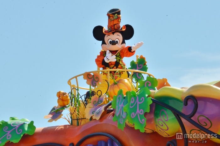 東京ディズニーランド新パレード「ハッピーハロウィーンハーべスト」/「大きくて不思議なパンプキンハウス」