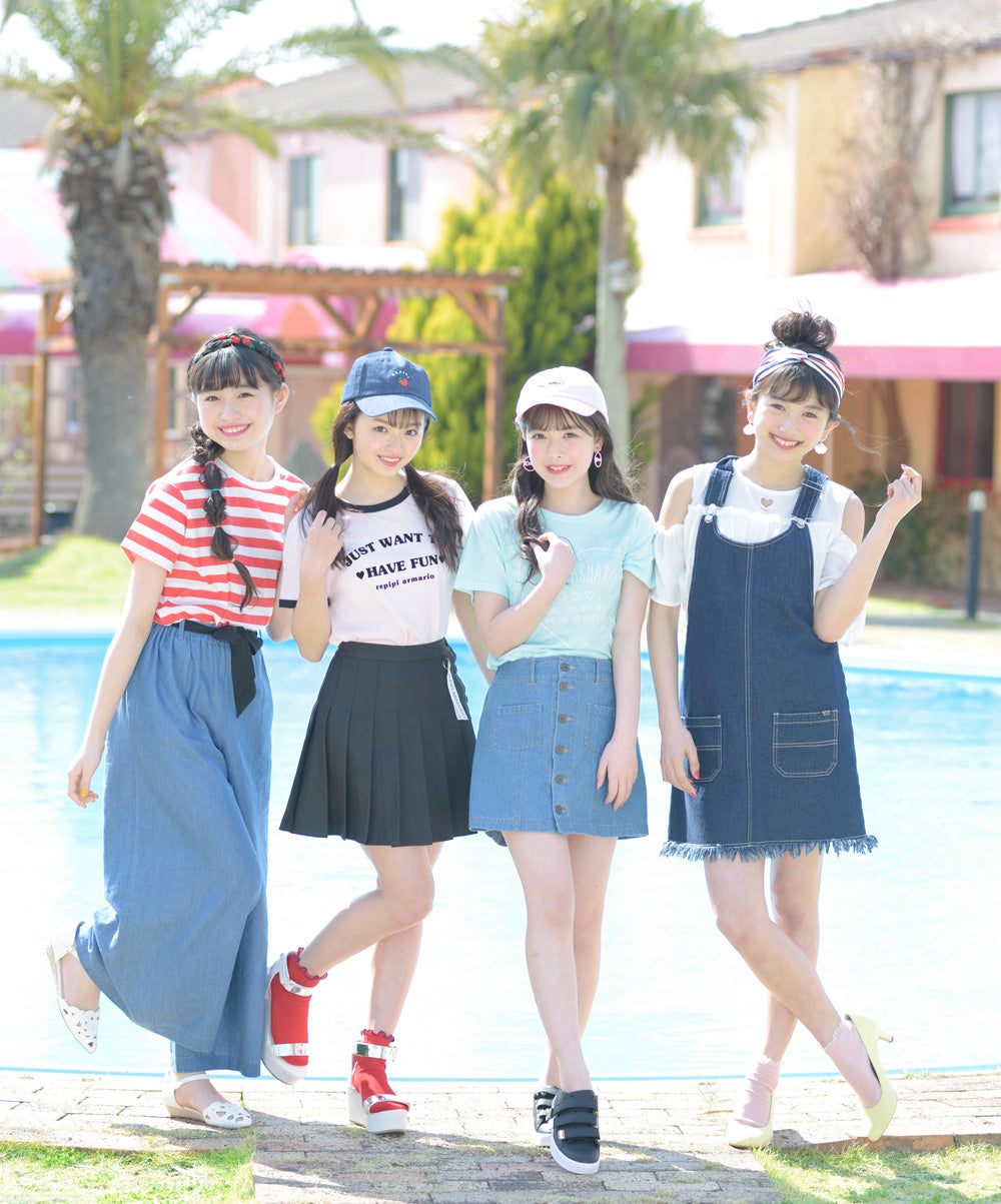 （左から）其原有沙、関りおん、木村葉月、黒川心／「LOVE berry VOL.7」より（画像提供：徳間書店）