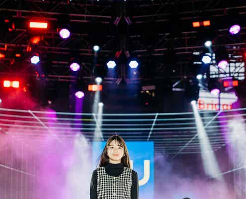 TGCデビューで注目「Seventeen」モデル葛西杏也菜、香港ファッションショーで堂々ランウェイ<UNIK ASIA Festival 2022>
