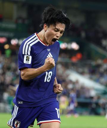 日本がW杯史上1試合最多4得点！上田がこの試合2点目のヘディング弾 1試合複数得点は日本選手初