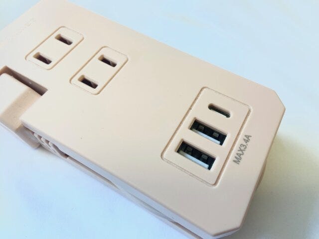 3COINS　2コンセント2USB1Typecタップ
