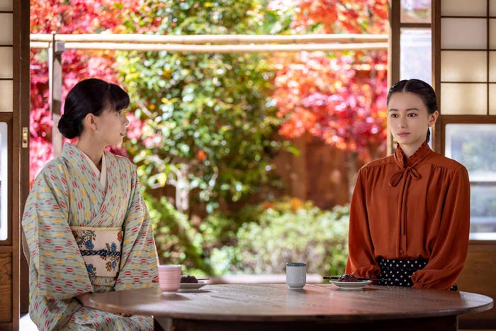 芳根京子、山本舞香(C)フジテレビ