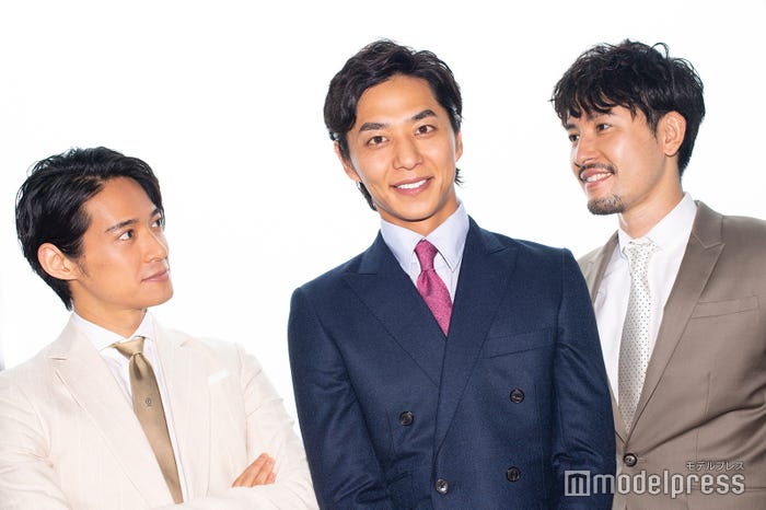 久保裕丈&小柳津林太郎、新バチェラー友永真也(中央)の印象は…? (C)モデルプレス