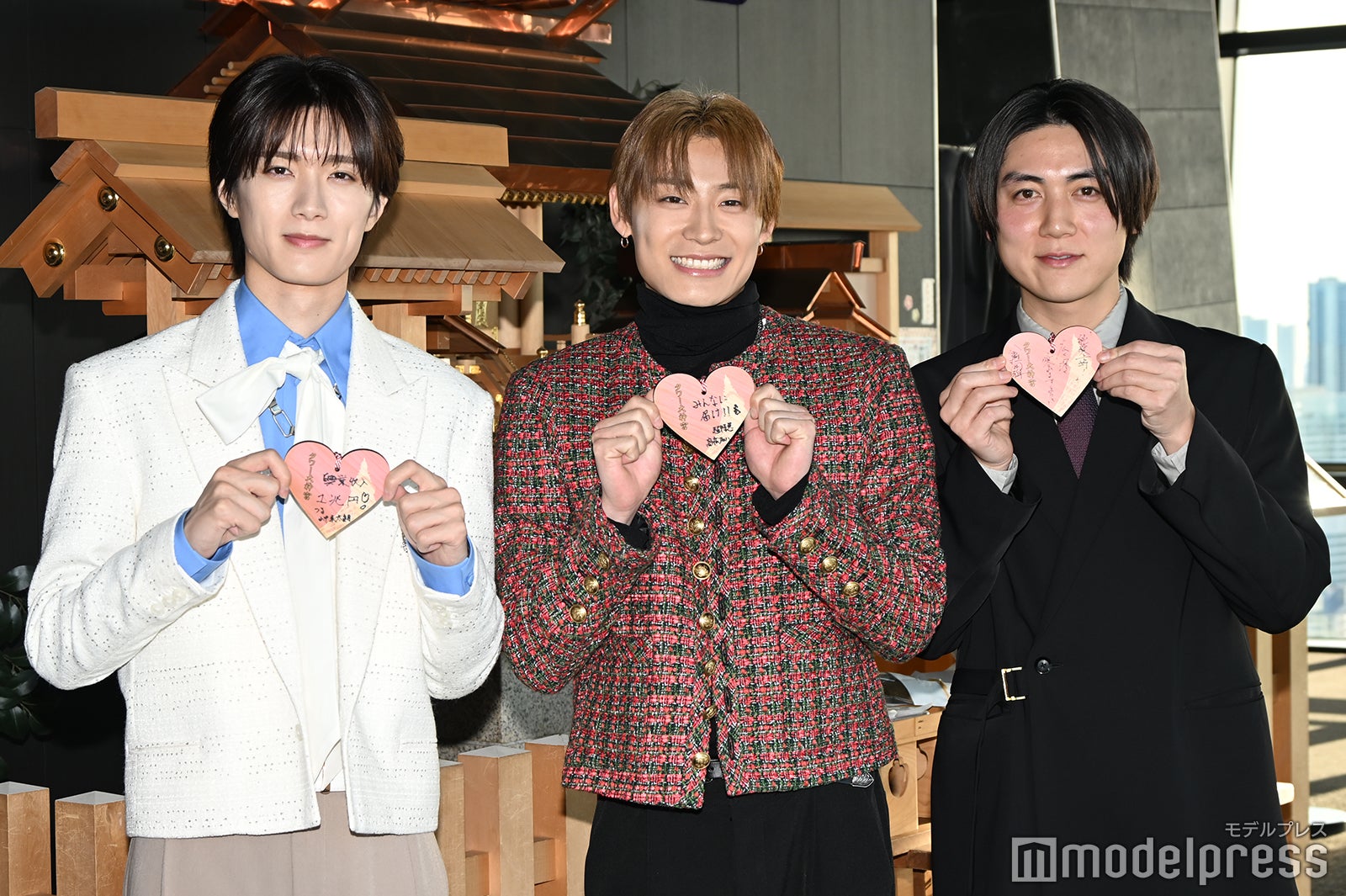 M!LK山中柔太朗＆超特急・高松アロハ、東京タワーでヒット祈願 絵馬に書いた願い事は？【純愛上等！】