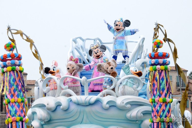 ＜速報＞ディズニーの七夕開幕　TDSで初開催、ダッフィーらが雨バージョンで登場