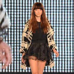 ファッションイベント「東京ランウェイ2013 AUTUMN／WINTER」に出演したヨンア