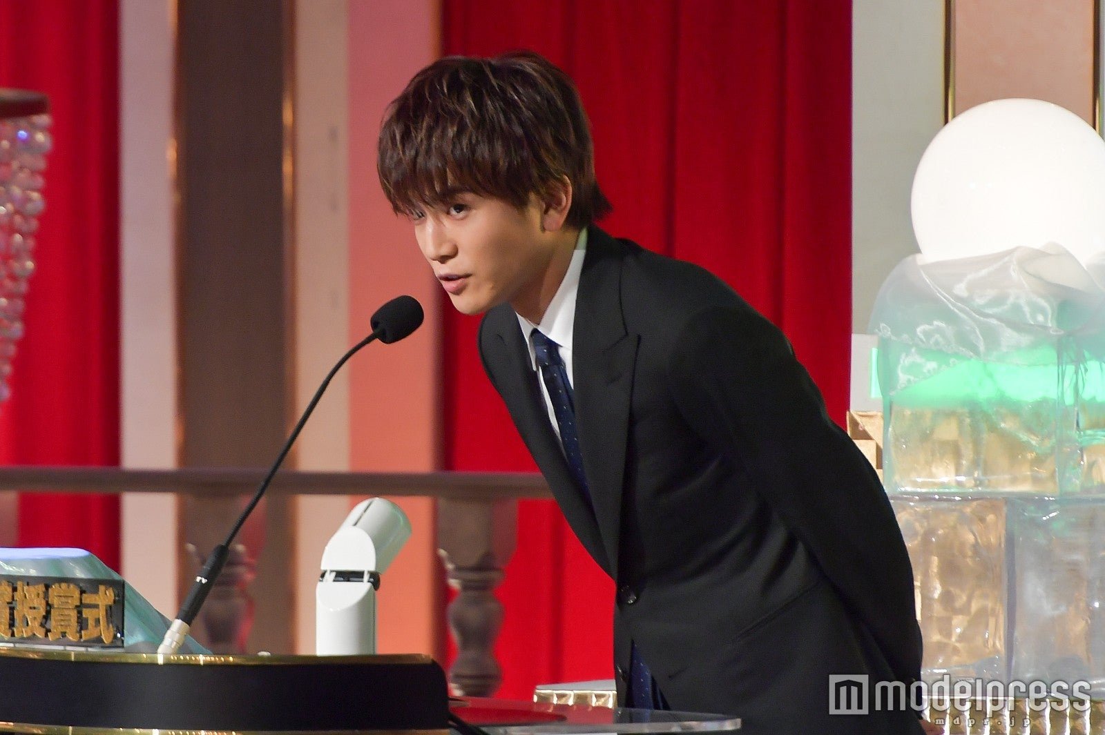 プレゼンター岩田剛典 （C）モデルプレス