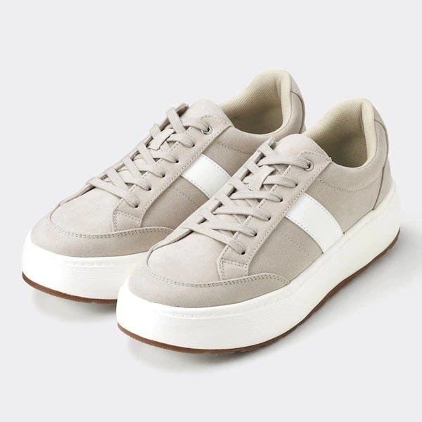 GU　ベスト×スカート　キッズアイテム　春っぽ　最強モテ　EccO　イラスト　スエードタッチスニーカー