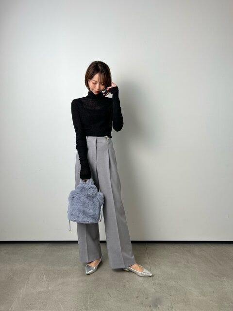 PLST パンツ コーデ グレー PLST パンツ コーデ グレー 黒トップス