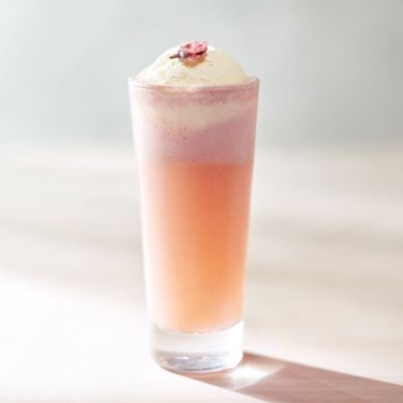 ルビー ベリー ブロッサム　¥2,000／画像提供：スターバックス コーヒー ジャパン　