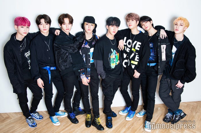 Stray Kids(左から:フィリックス、アイエン、リノ、ハン、チャンビン、スンミン、ヒョンジン、バンチャン)(C)モデルプレス