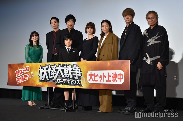 (左から)大島優子、大倉孝二、大沢たかお、寺田心、杉咲花、安藤サクラ、赤楚衛二、三池崇史監督(C)モデルプレス