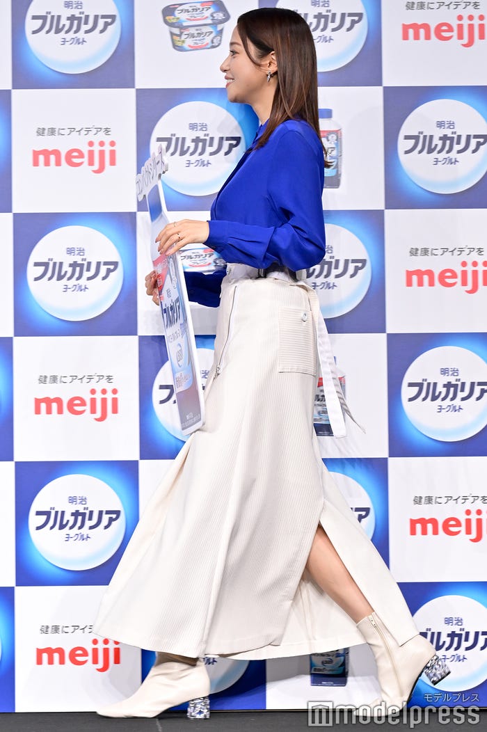 鷲見玲奈(C)モデルプレス