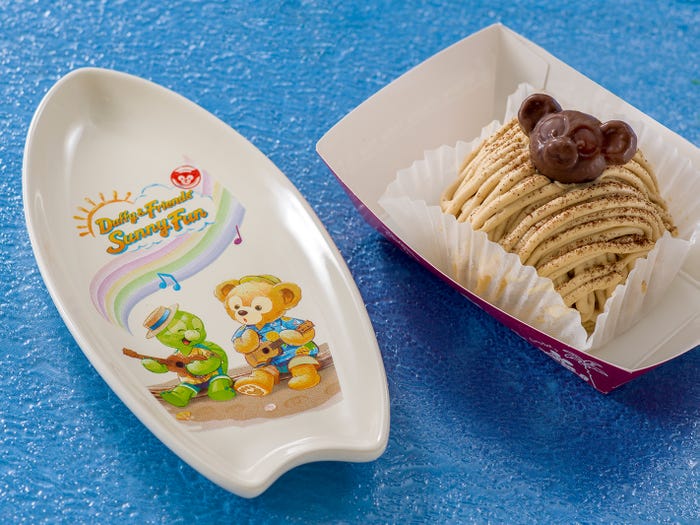 紅茶のモンブラン、スーベニアプレート付きカップ¥900(C)Disney