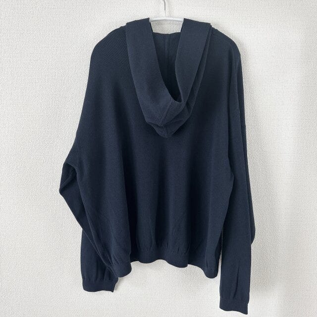ユニクロ　リラックスフーデッドセーター　NAVY　後ろ側