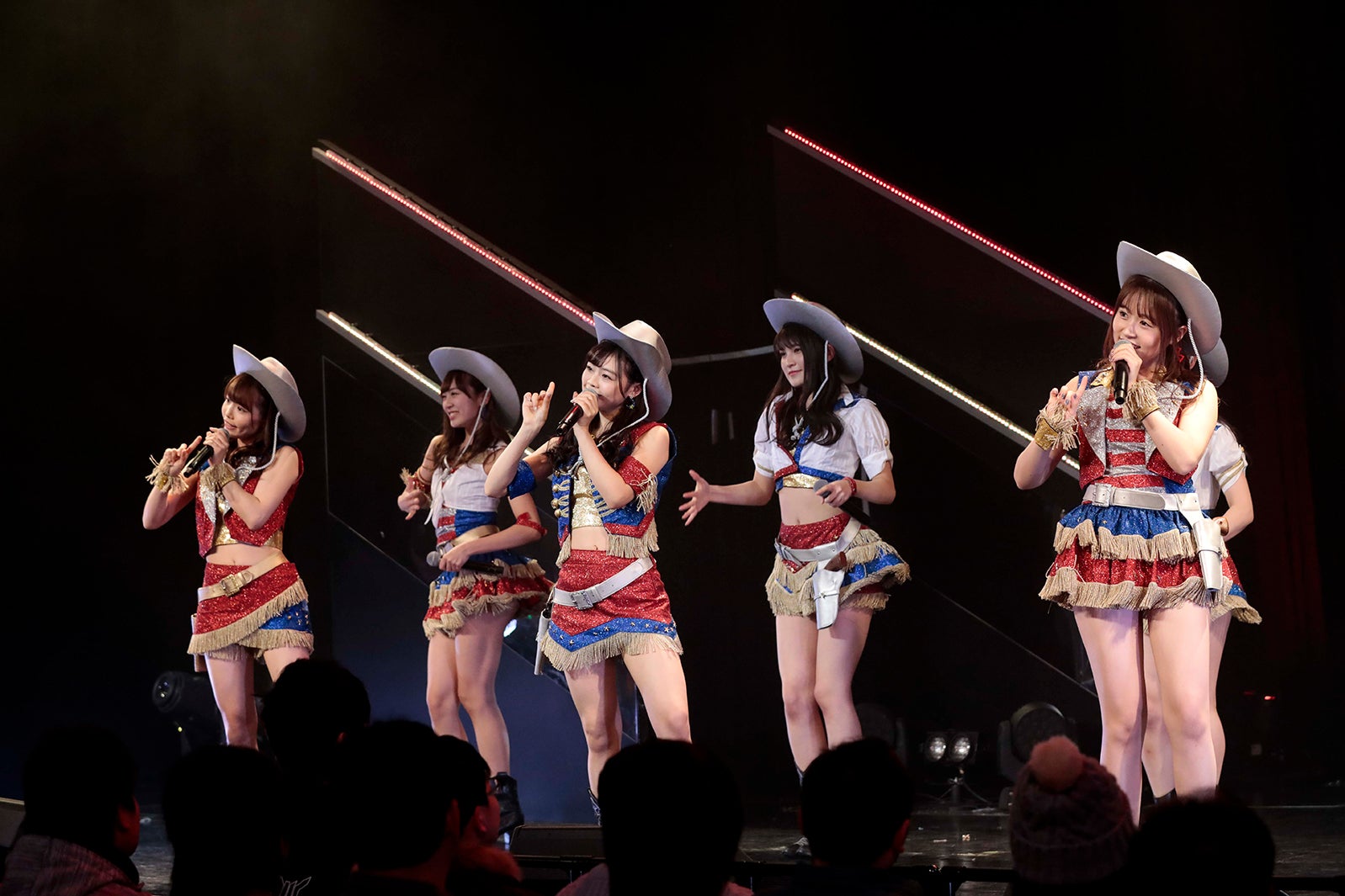 HKT48ひまわり組「誘惑のガーター」公演（C）AKS