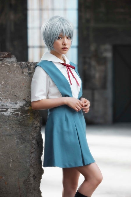「新世紀エヴァンゲリオン」の綾波レイに扮した9nine・川島海荷（C）カラー