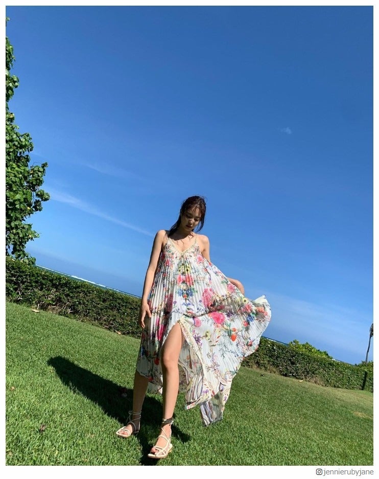 BLACKPINK、大胆肌見せにドキリ　ハワイで圧巻美ボディ開放