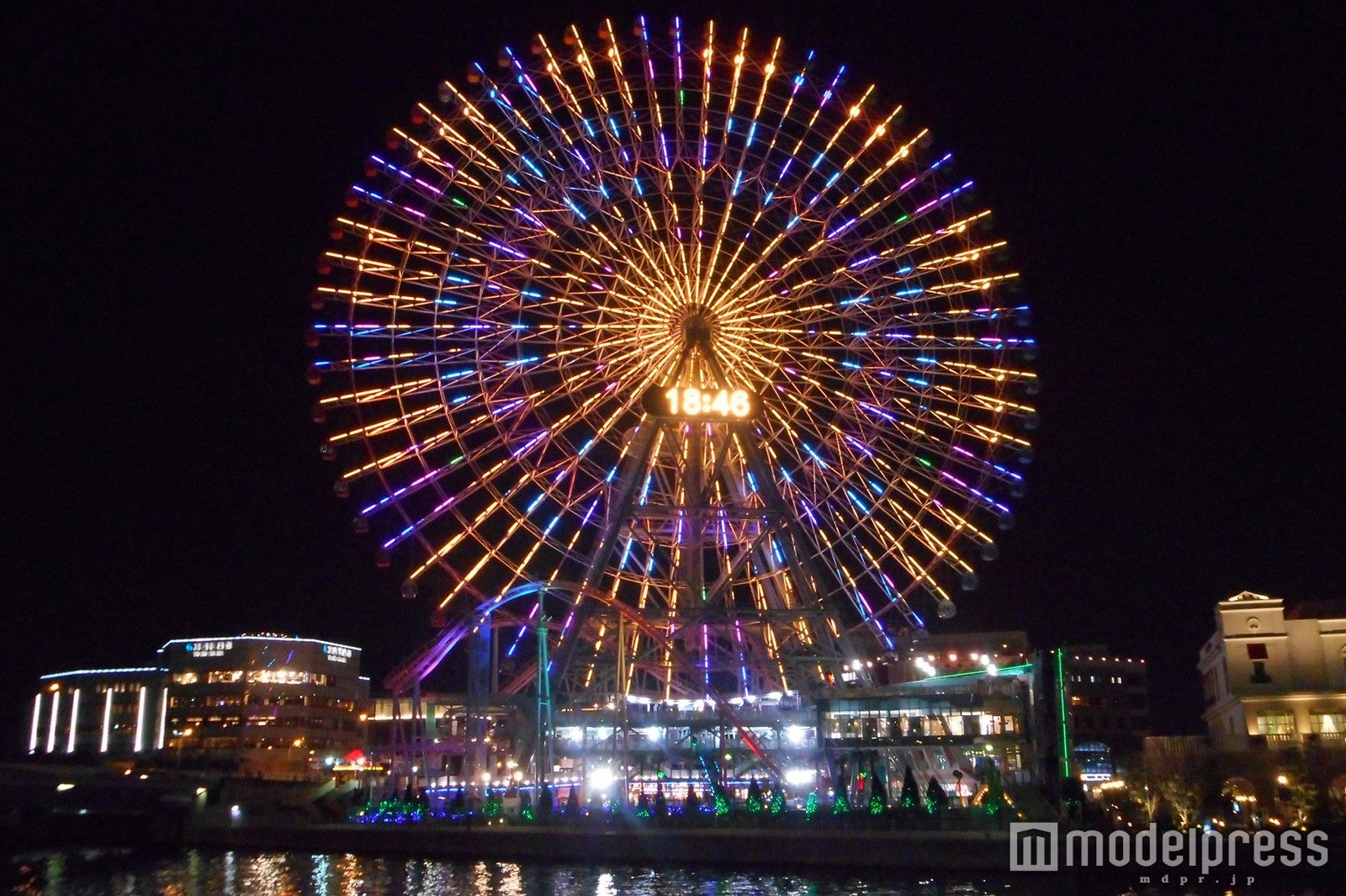 「よこはまコスモワールド」の大観覧車「コスモクロック21」／画像提供：泉陽興業