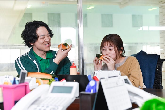 小久保寿人、小芝風花(C)テレビ朝日