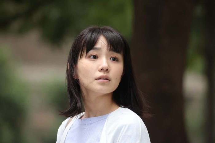 奈緒「あなたがしてくれなくても」第4話より(C)フジテレビ