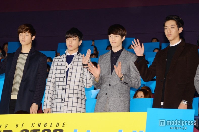 CNBLUE（左から：ミンヒョク、ヨンファ、ジョンヒョン、ジョンシン）