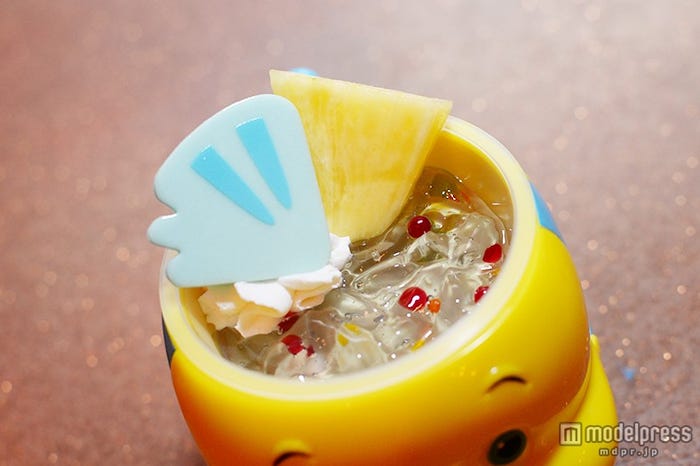 フランダーの青いヒレのようなトッピング