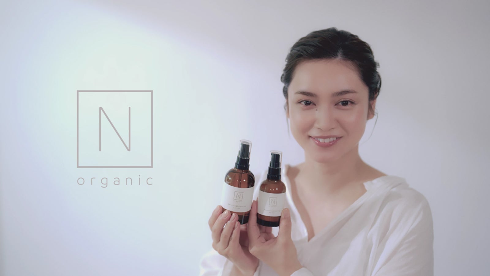 平愛梨／新TVCM『インタビュー篇』より（提供写真）