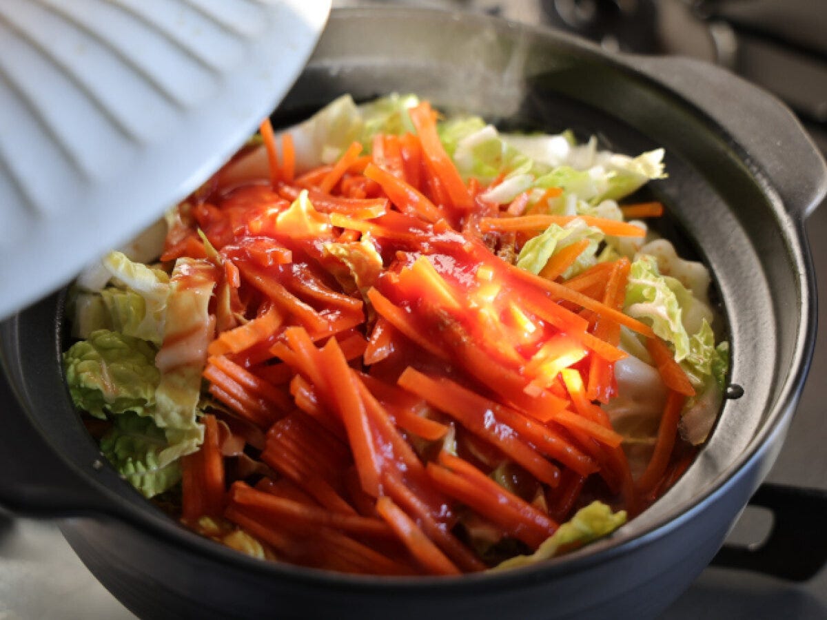 鍋に③を入れたら、Aを入れる 鍋に③を入れたら、Aを入れる