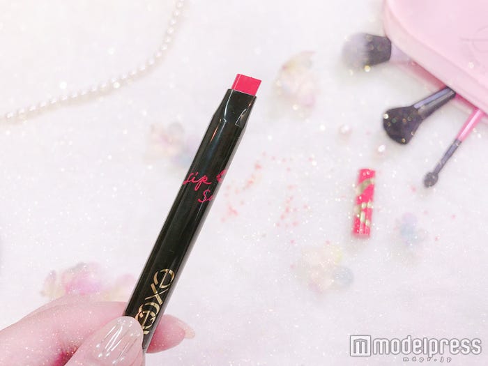 ポーチインしやすいスリムなフォルム(C)モデルプレス