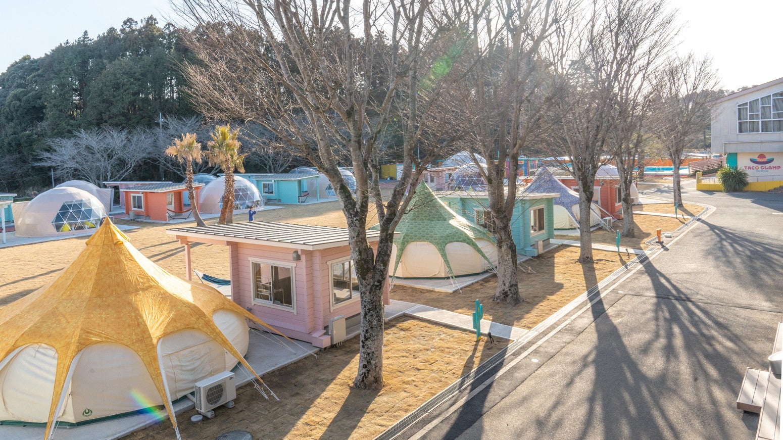 千葉にメキシコ風グランピング「TACO GLAMP THE MEXICO」元小学校をアウトドア施設にリノベーション