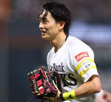 「マジでうますぎだろ」ソフトバンク 周東の美技に本拠地大歓声 「何であれ捕れるんだよw」