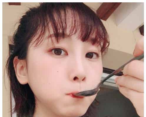 松井玲奈、もぐもぐあざとショットにファン悶絶