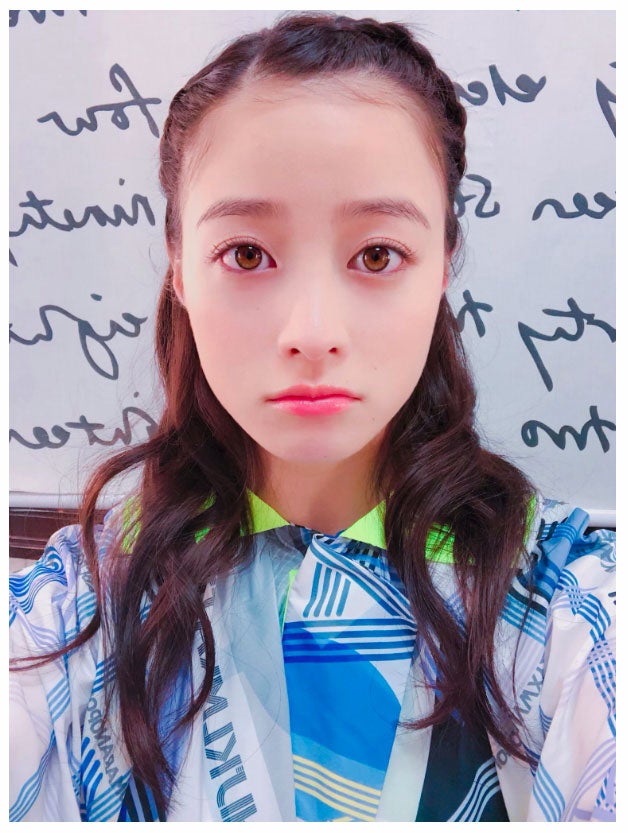 橋本環奈のデコ出しショットが悶絶級の可愛さ やっぱり天使 惚れました と絶賛の声殺到 モデルプレス